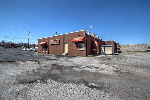 1905 S Sheridan Rd, Tulsa, OK 74112